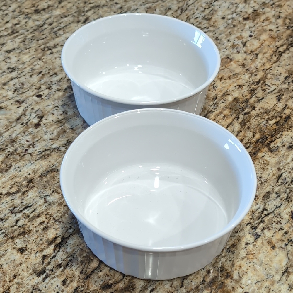 Two (2) Corning Ware French White F-5-B 1.6L and 1 1/2 Qt Round Casserole Dishes